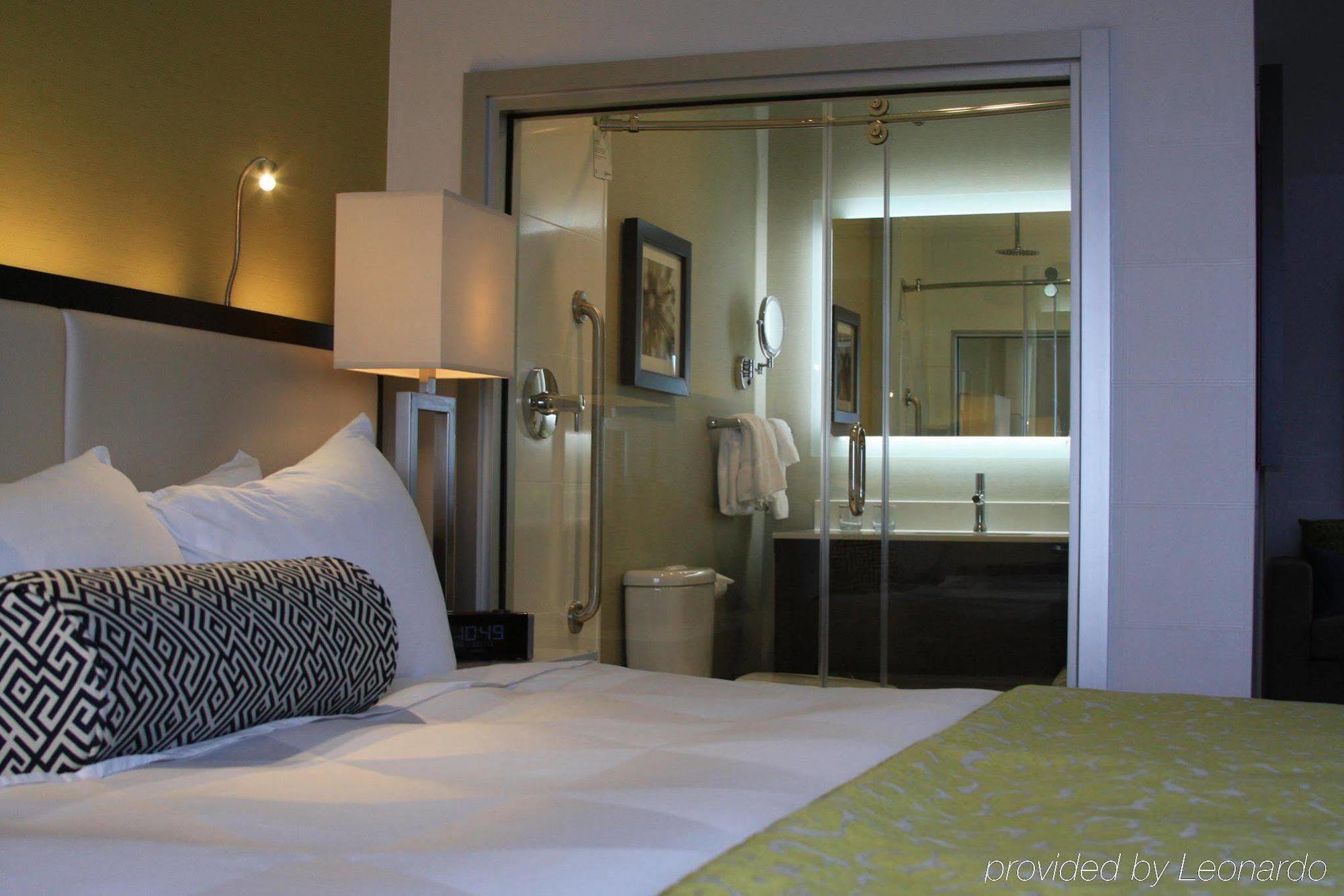 The Hollis Halifax - A Doubletree Suites By Hilton Exterior foto